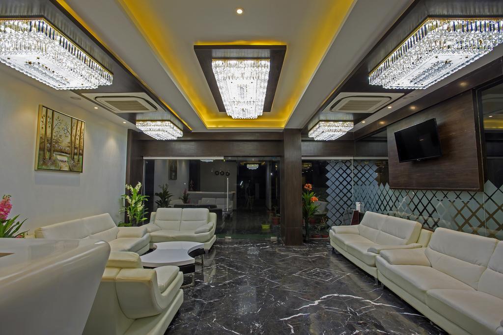 Ravi Residency Hotel Morbi Buitenkant foto