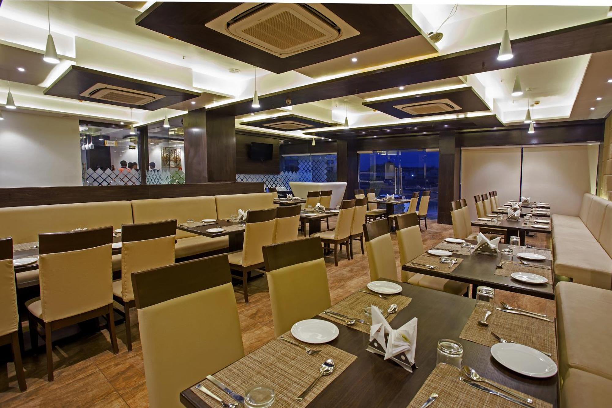 Ravi Residency Hotel Morbi Buitenkant foto