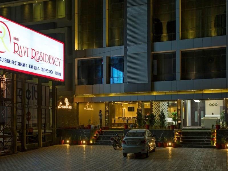 Ravi Residency Hotel Morbi Buitenkant foto