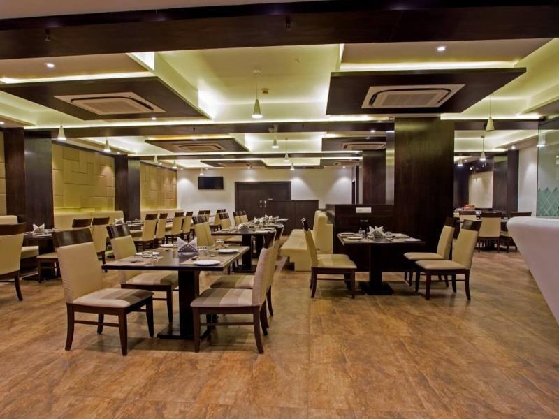Ravi Residency Hotel Morbi Buitenkant foto